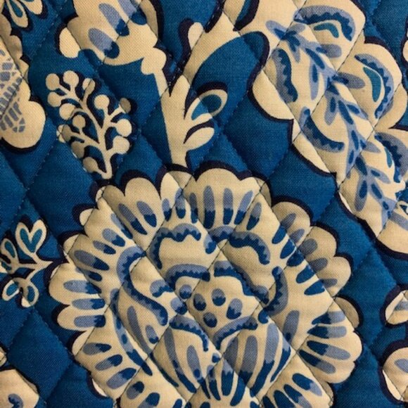 Vera Bradley Tote 13x14 Blue Lagoon Print Three Inside Pockets 12" Handles NWT - Picture 4 of 12